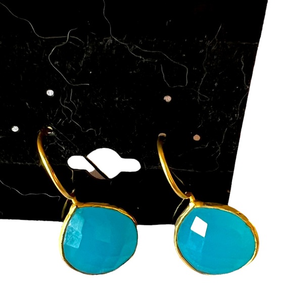 Celadon Earring - Picture 1 of 2